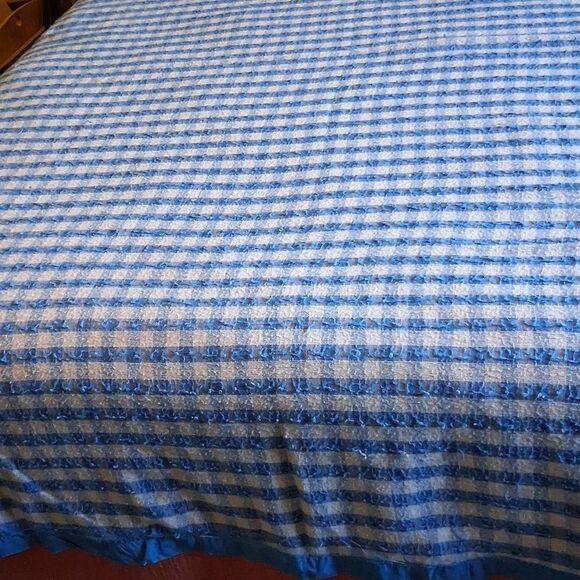 Vintage Blue and White Checkered Full Size Lightweight Blanket. - Picture 2 of 10
